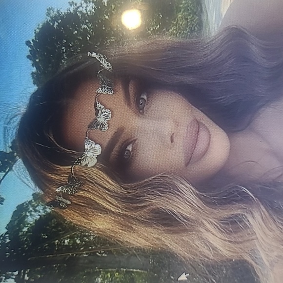 Beautiful butterfly headband/crown and 3 pairs of earrings. - Picture 4 of 9